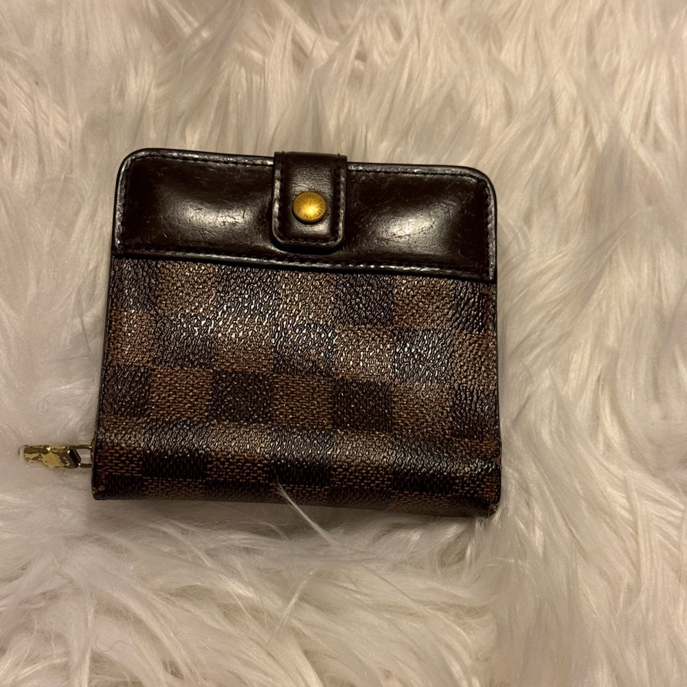 Louis Vuittion Damier Compact Wallet